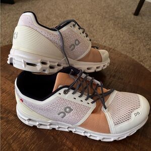 Lightly used size 11 womens’ On Cloud shoes